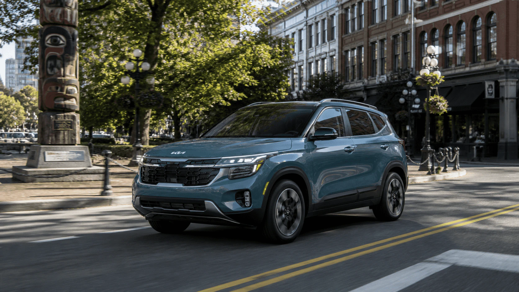 Kia Seltos driving through downtown Victoria street with historic buildings